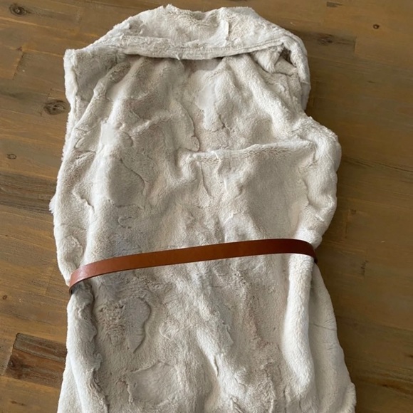 Faux Fur, cream color with tan slim belt, size M - Picture 5 of 8